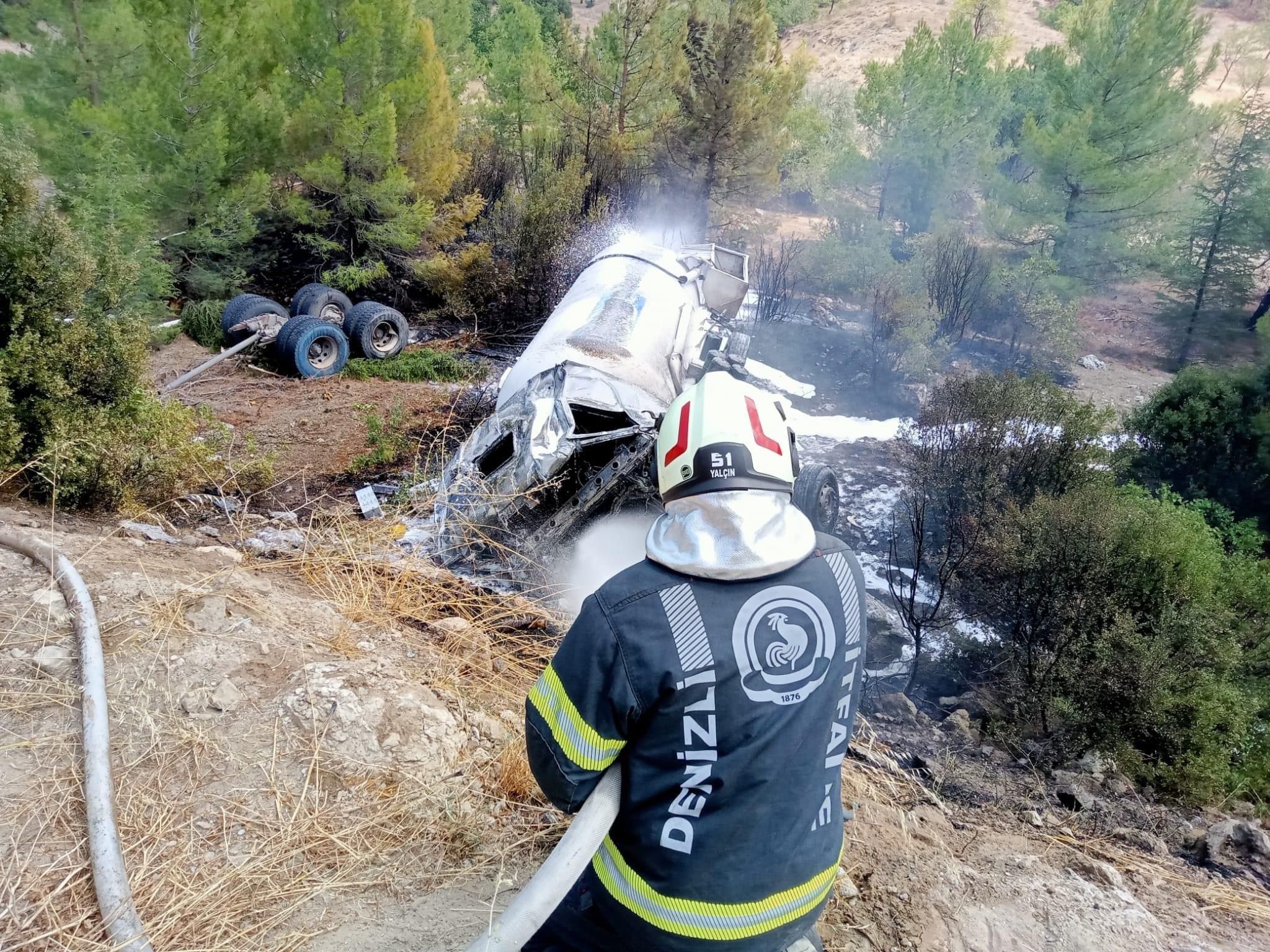 Denizli’de LPG Yüklü Tanker Şarampole Devrildi: 1 Kişi Yaralandı