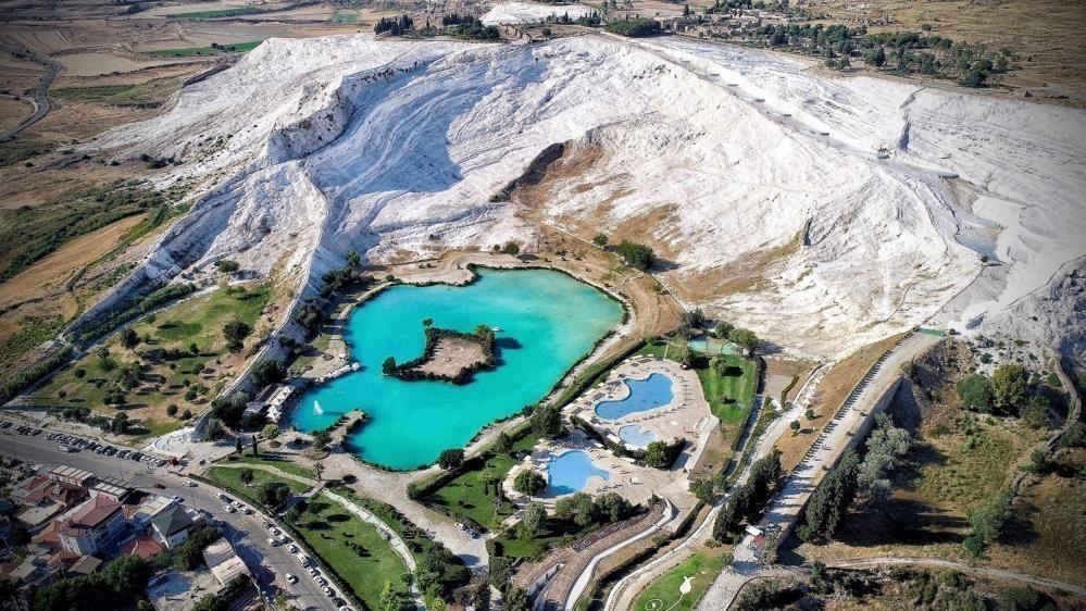 Pamukkale’ye Ziyaretçi Akını: 8 Ayda 1,7 Milyon Turist