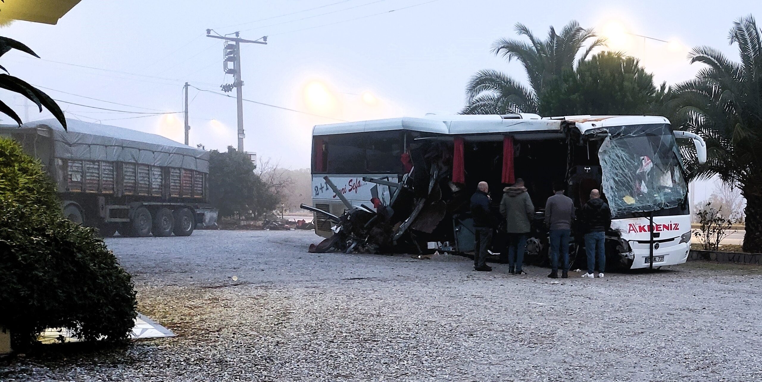 Denizli’de Otobüs ve Tır Çarpıştı: 1 Ölü, 20 Yaralı