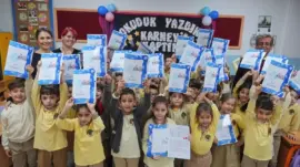 İzmir, Uşak, Denizli ve Aydın’da Öğrenciler Karne Heyecanı Yaşadı