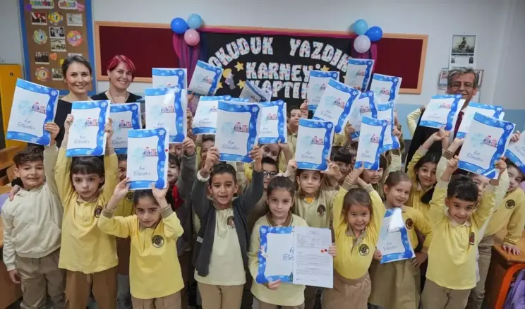 İzmir, Uşak, Denizli ve Aydın’da Öğrenciler Karne Heyecanı Yaşadı