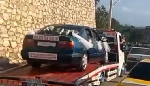 Denizli’de Gelin Arabası Çekiciyle Taşındı