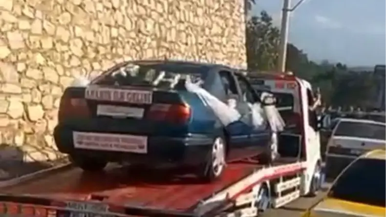 Denizli’de Gelin Arabası Çekiciyle Taşındı