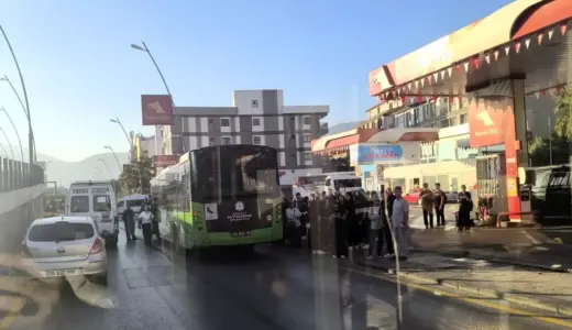 Denizli’de Halk Otobüsü Arıza Yaptı, Trafik Alt Üst Oldu