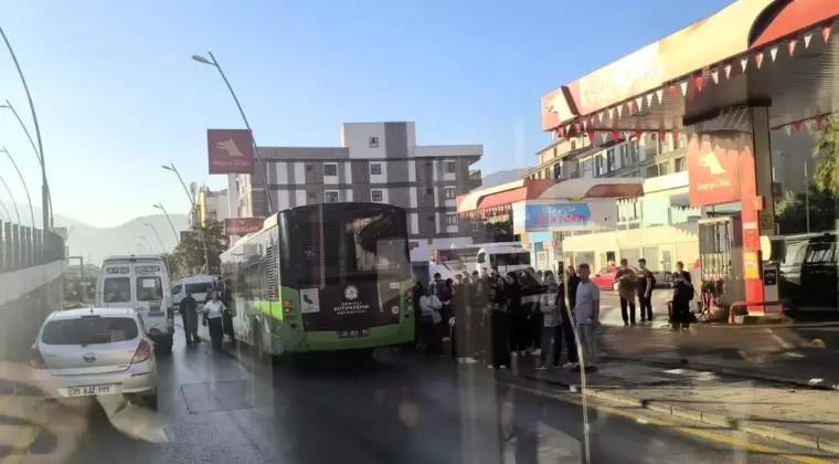 Denizli’de Halk Otobüsü Arıza Yaptı, Trafik Alt Üst Oldu