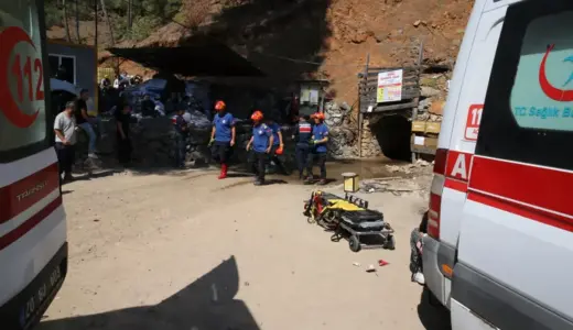 Göçük altında kalan 2 işçiyi kurtarma çalışmaları 24 saattir sürüyor