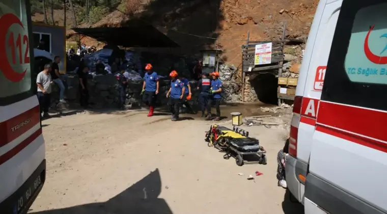 Göçük altında kalan 2 işçiyi kurtarma çalışmaları 24 saattir sürüyor